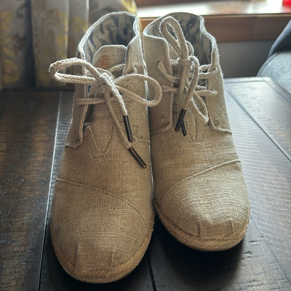 TOMS Natural Burlap Desert Espadrille Wedge Bootie, size 8 - Picture 6 of 7